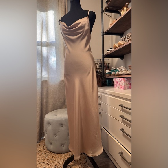 Satin dress - Picture 14 of 16